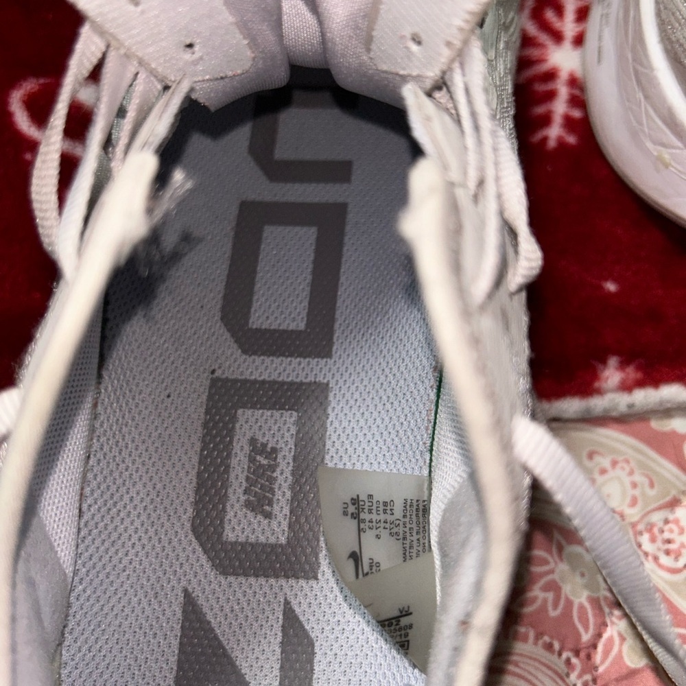 Nike shooes for men in very goood conditions and clean